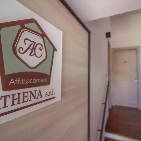 Athena - Parcheggio Privato בית הארחה