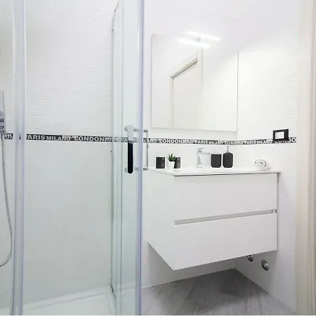 Athena - Parcheggio Privato Vendégház