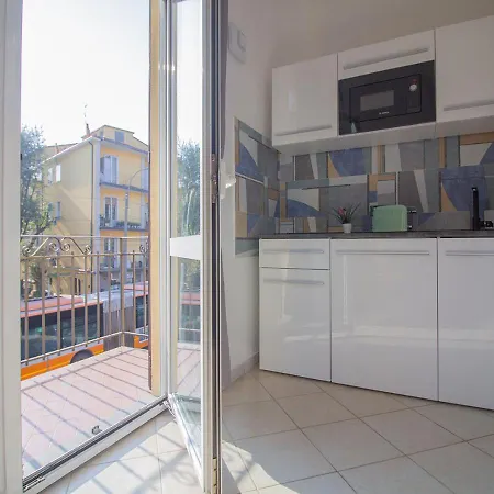 Athena - Parcheggio Privato Guest house