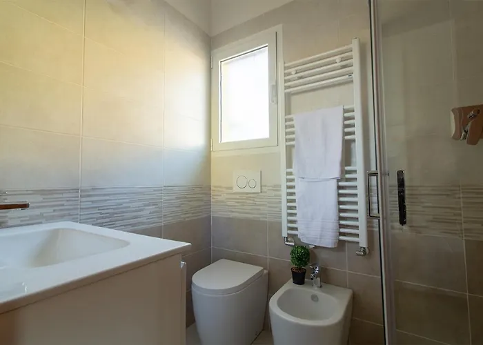 Athena - Parcheggio Privato 4* בולוניה