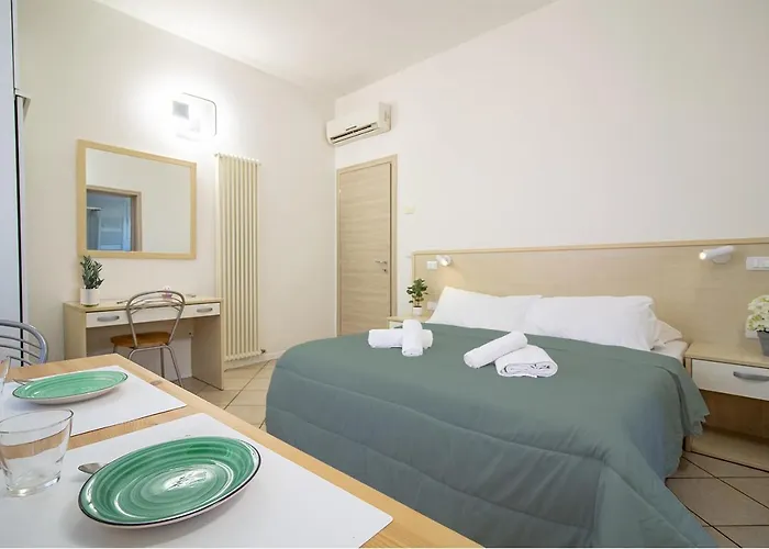 Athena - Parcheggio Privato ゲストハウス 4*