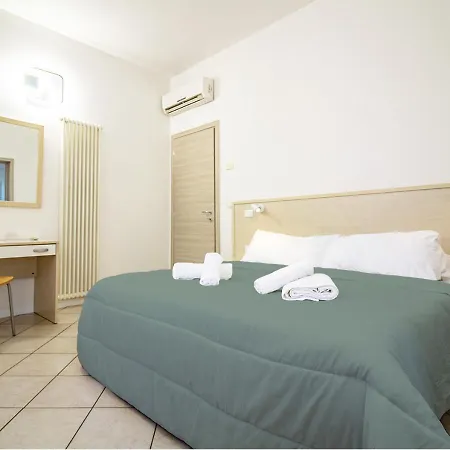 Athena - Parcheggio Privato Gæstehus