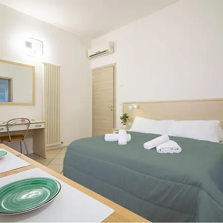 Athena - Parcheggio Privato Gæstehus 4*