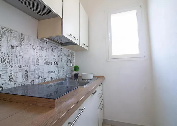 Athena - Parcheggio Privato Guest house 4*