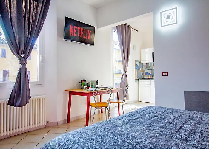 Guest house Athena - Parcheggio Privato 4*